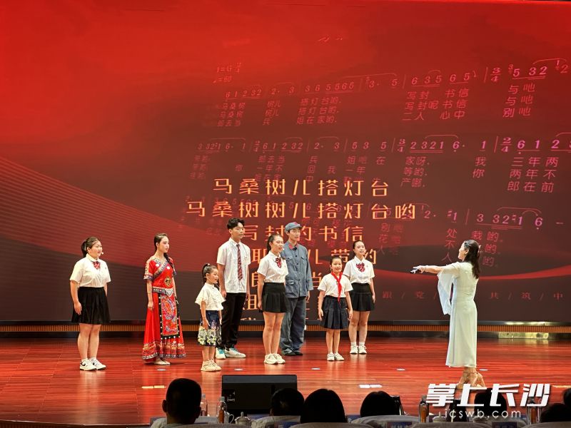 参赛选手以“小切口”解析“大主题”，“小故事”阐述“大道理”，“小人物”烘托“大情怀”。