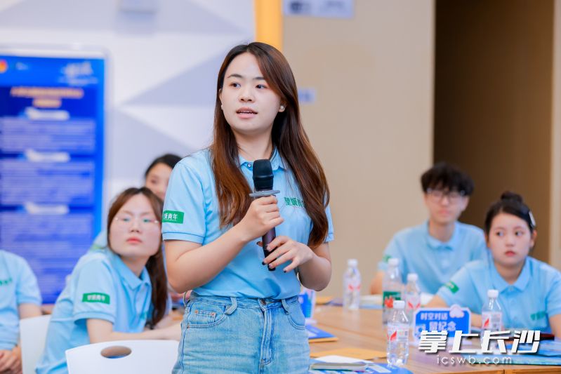 学子发言。